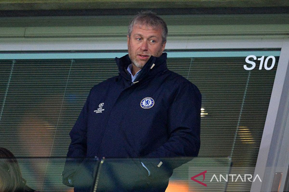 Pelatih Chelsea berang Abramovic diejek