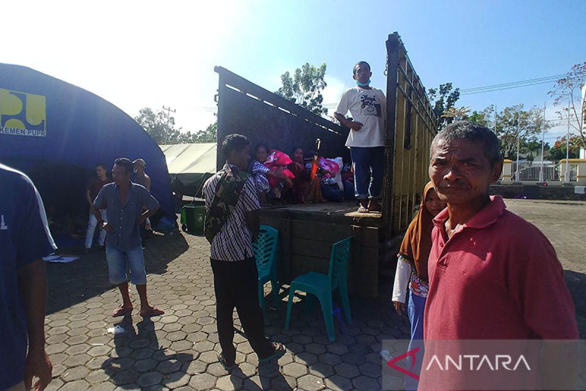 Puluhan pengungsi gempa Pasaman Barat memilih pulang ke rumah