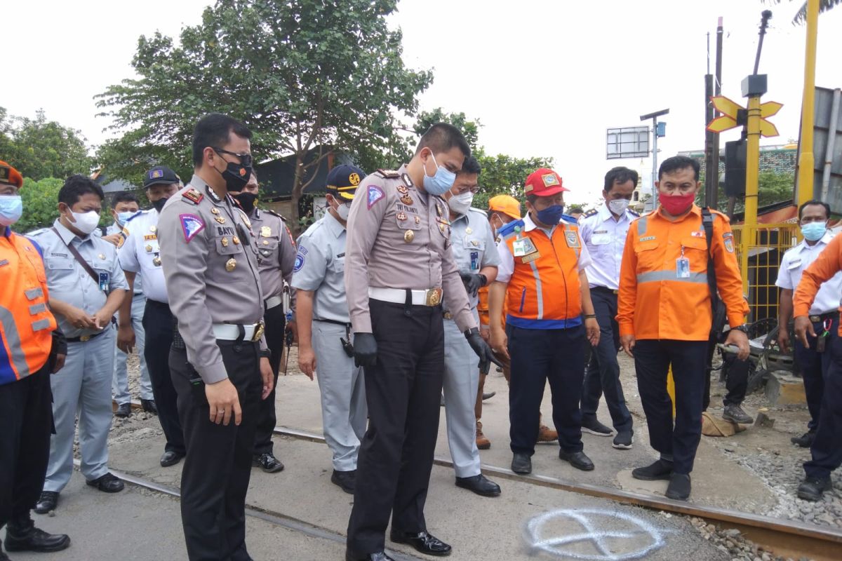 Satu korban luka berat tabrakan kereta api vs bus di Tulungagung meninggal