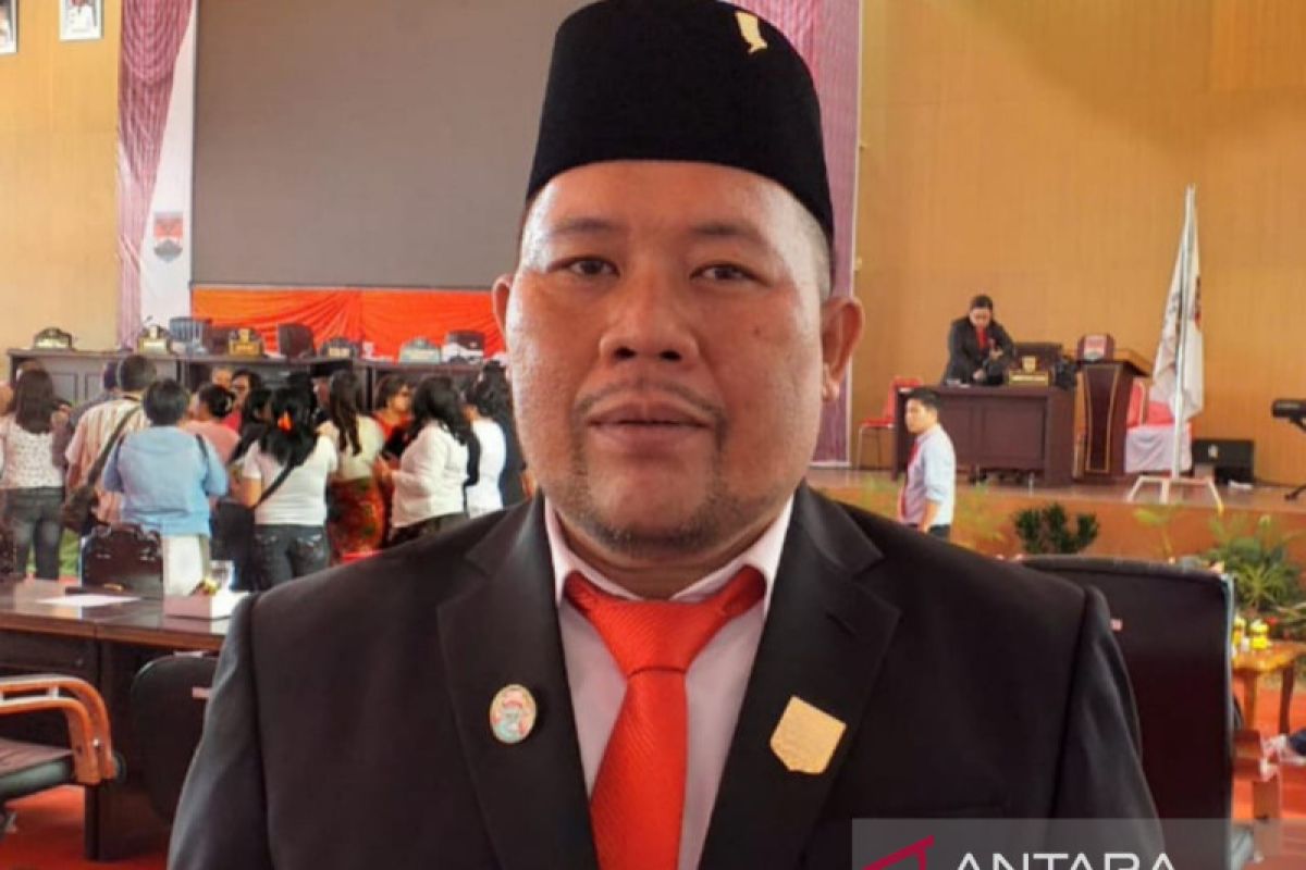 DPRD Minahasa Tenggara meminta pemkab kaji kembali rencana pilkades