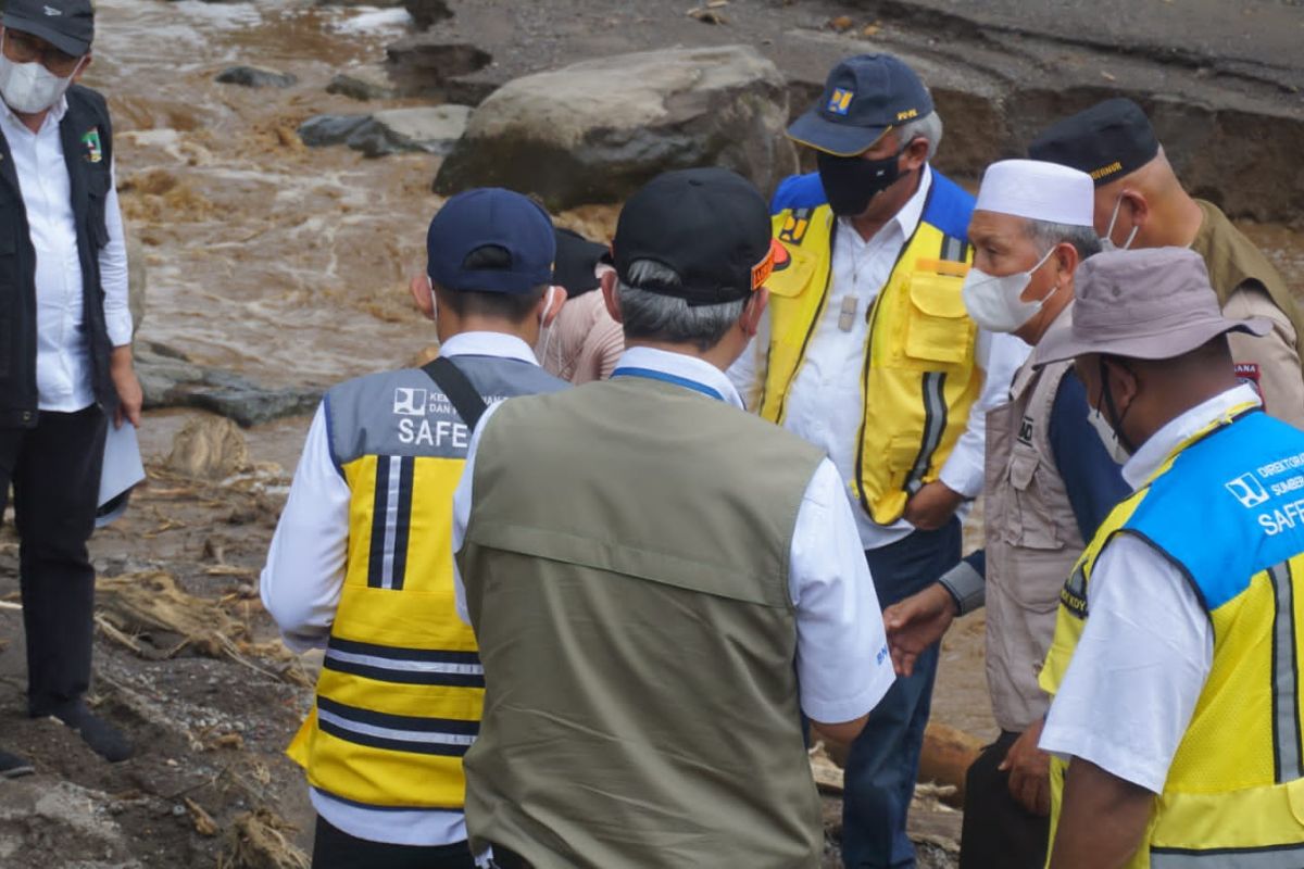 Menteri PUPR tinjau lokasi gempa di Kajai Pasaman Barat