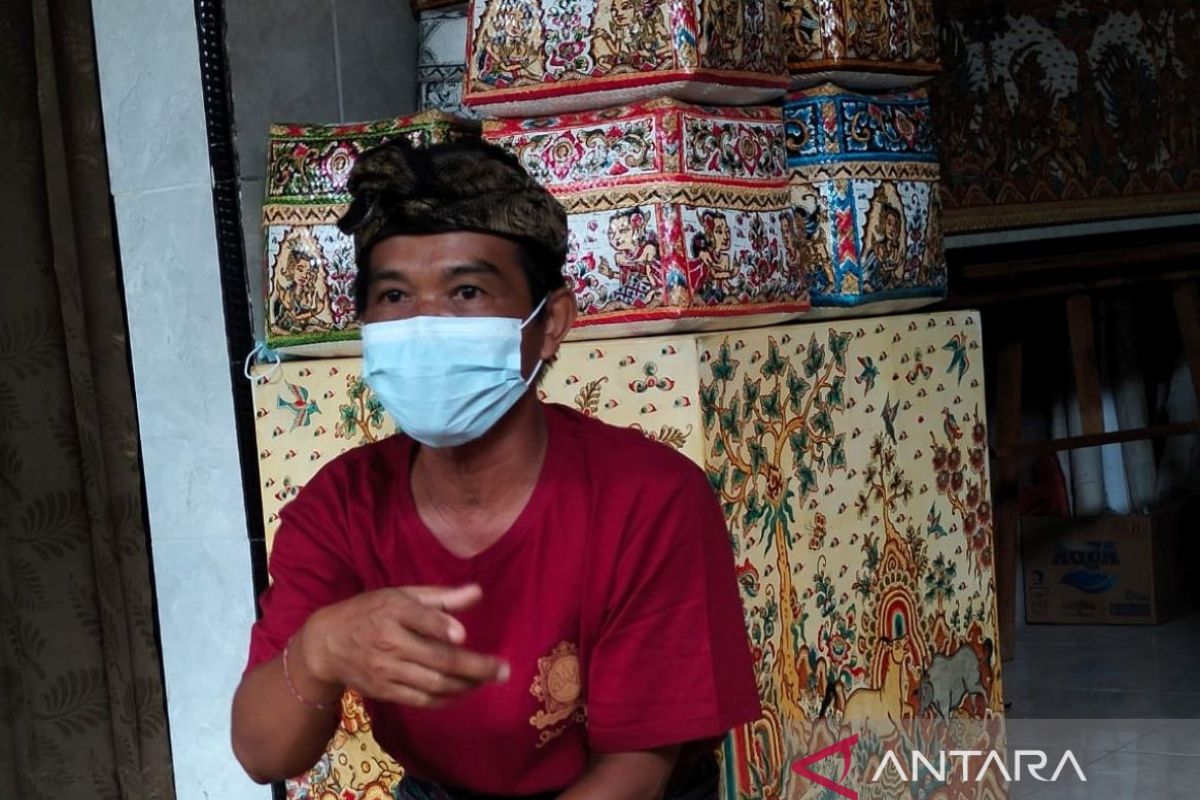 Pelukis wayang Kamasan tak surut saat COVID-19 dan berharap G20  pulihkan ekonomi