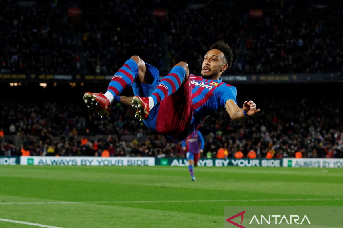 Chelsea selangkah lagi dapatkan Aubameyang dari Barcelona