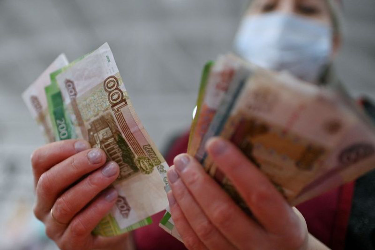 Rubel Rusia jatuh ke rekor terendah