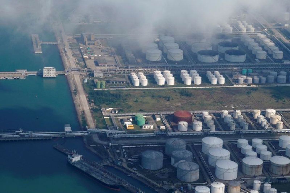 China tingkatkan stok minyak, abaikan dorongan AS untuk rilis global