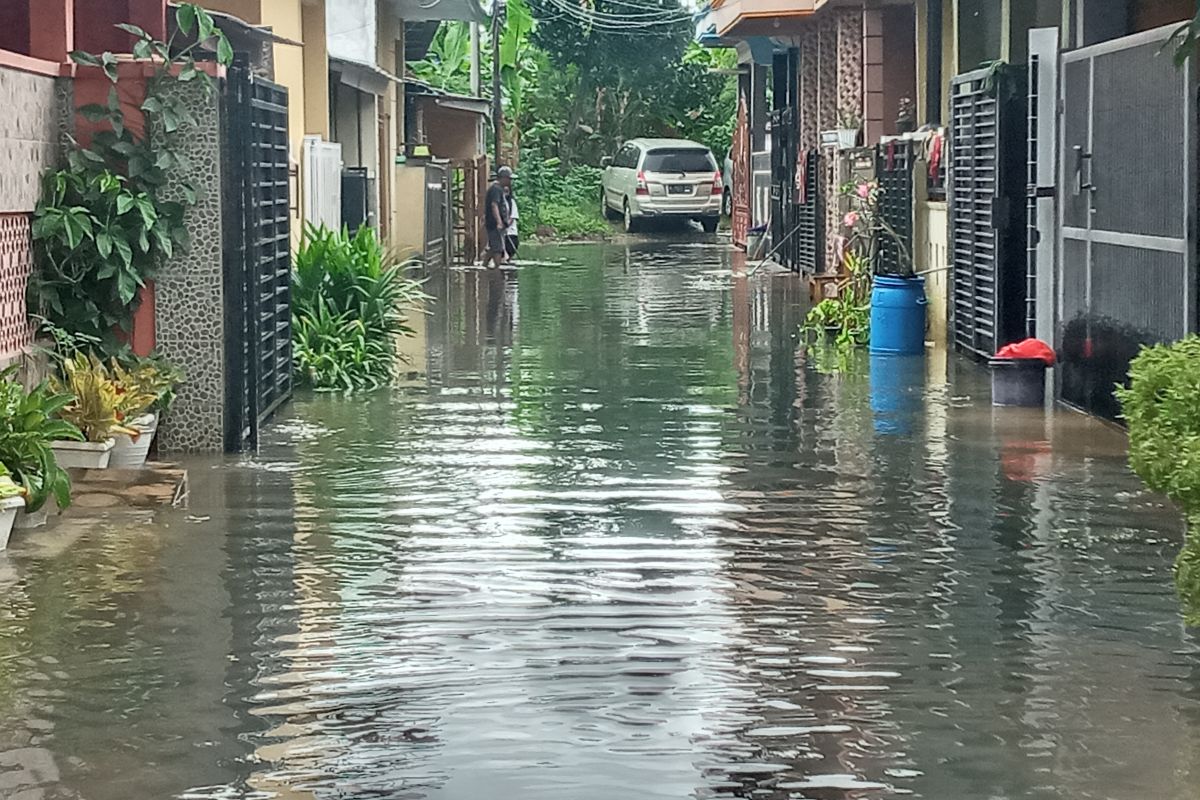 Kota Serang diguyur hujan, sejumlah pemukiman warga kebanjiran