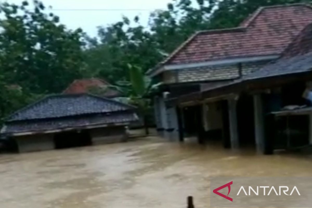 Banjir melanda lima kecamatan di Pamekasan