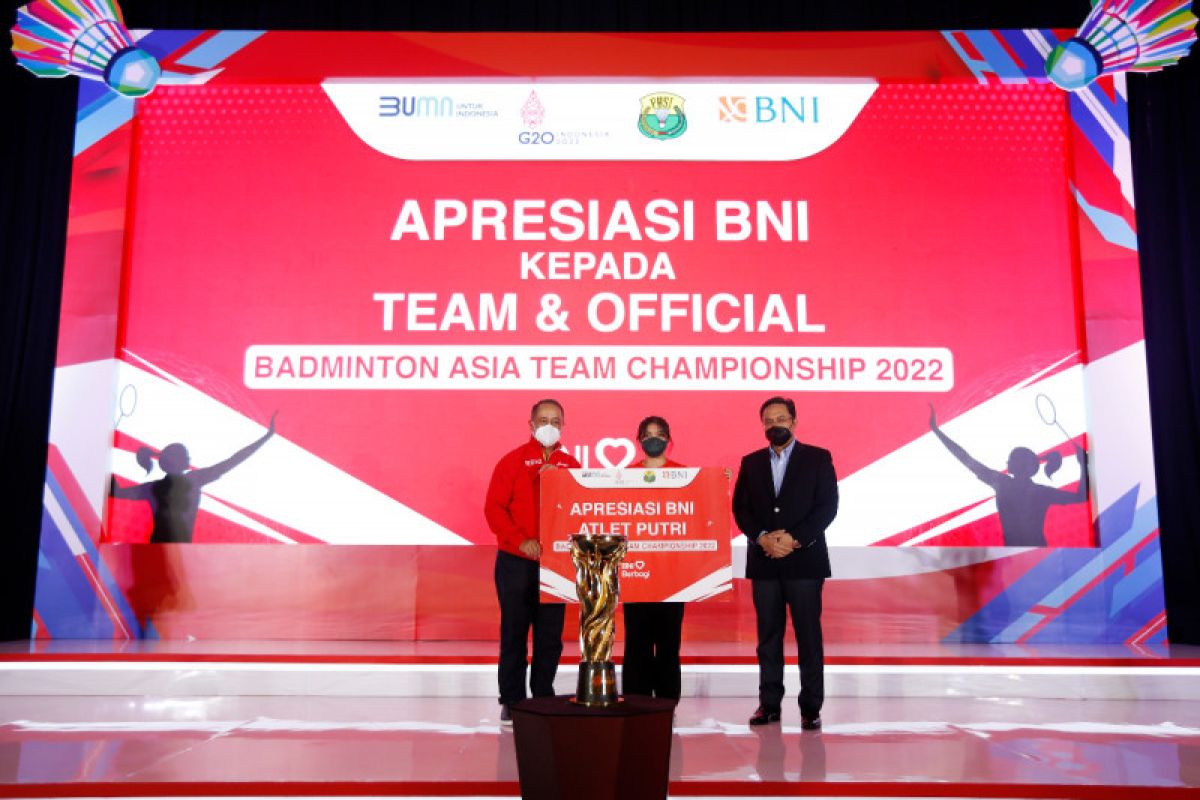 BNI berikan tabungan ke atlet, pelatih, dan official BATC 2022