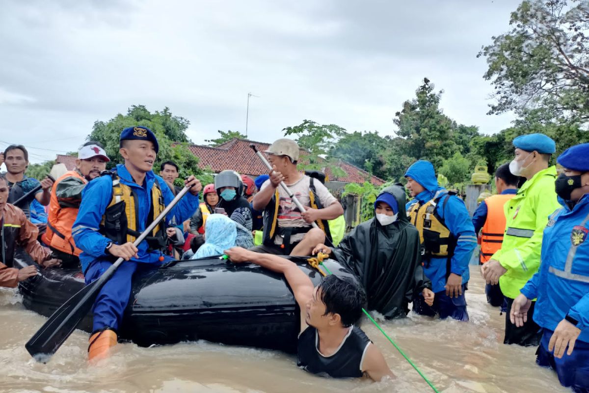 Rain floods four sub-districts of Serang city