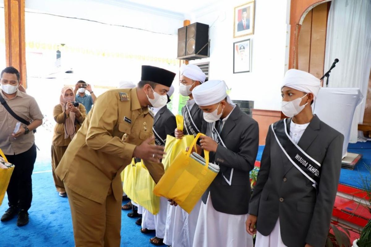 Wakil Wali Kota Binjai wisuda hafiz-hafizah Al Qur'an 30 juzz