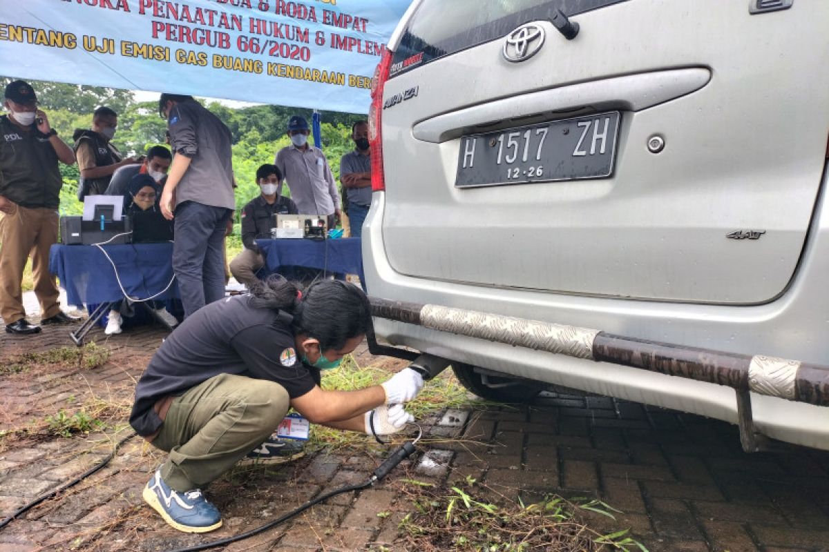 Pemkot Jakbar periksa bengkel resmi penyedia jasa uji emisi mobil