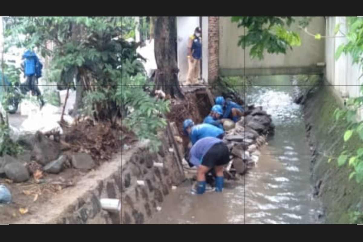Perbaikan turap ambruk di Jatinegara ditargetkan selesai lima hari