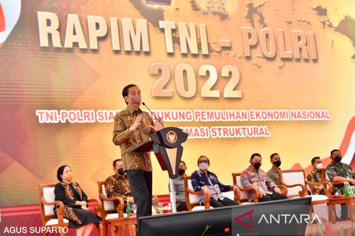 Presiden Jokowi: Tentara dan polisi tidak bisa ikut dalam urusan demokrasi