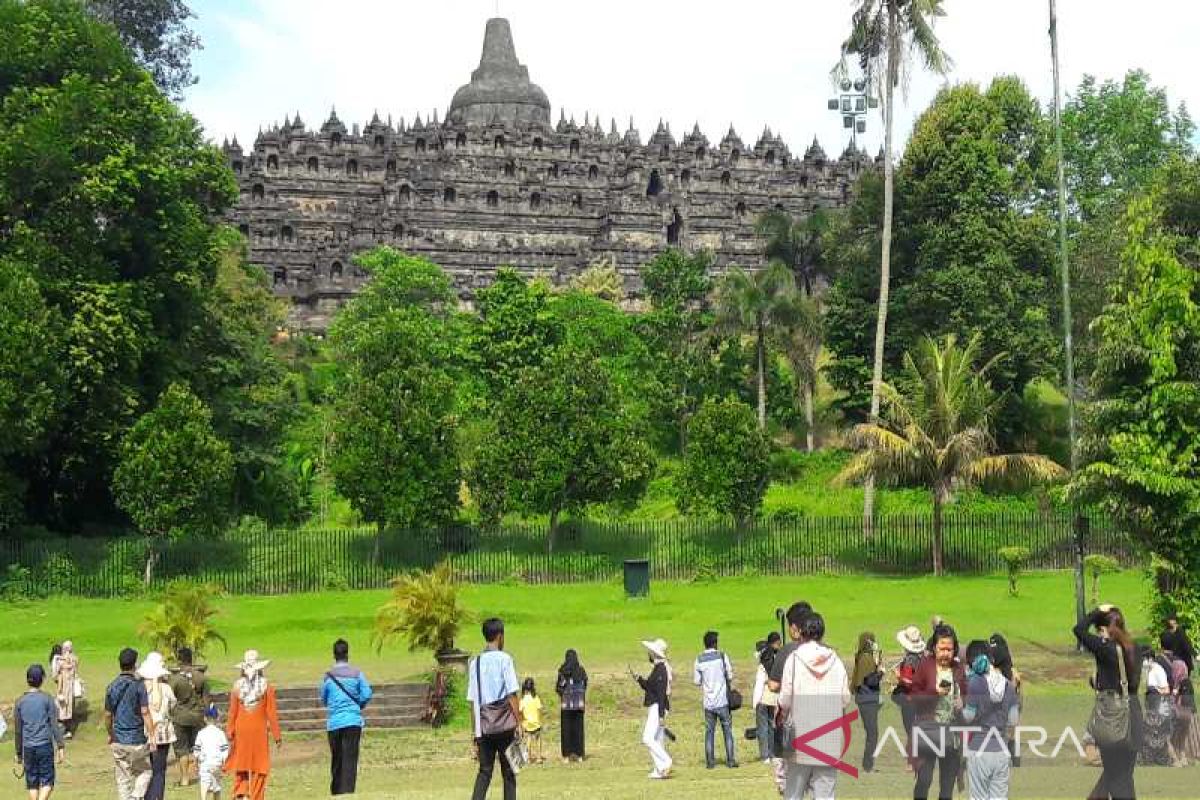 Pengunjung Candi Borobudur meningkat saat libur panjang