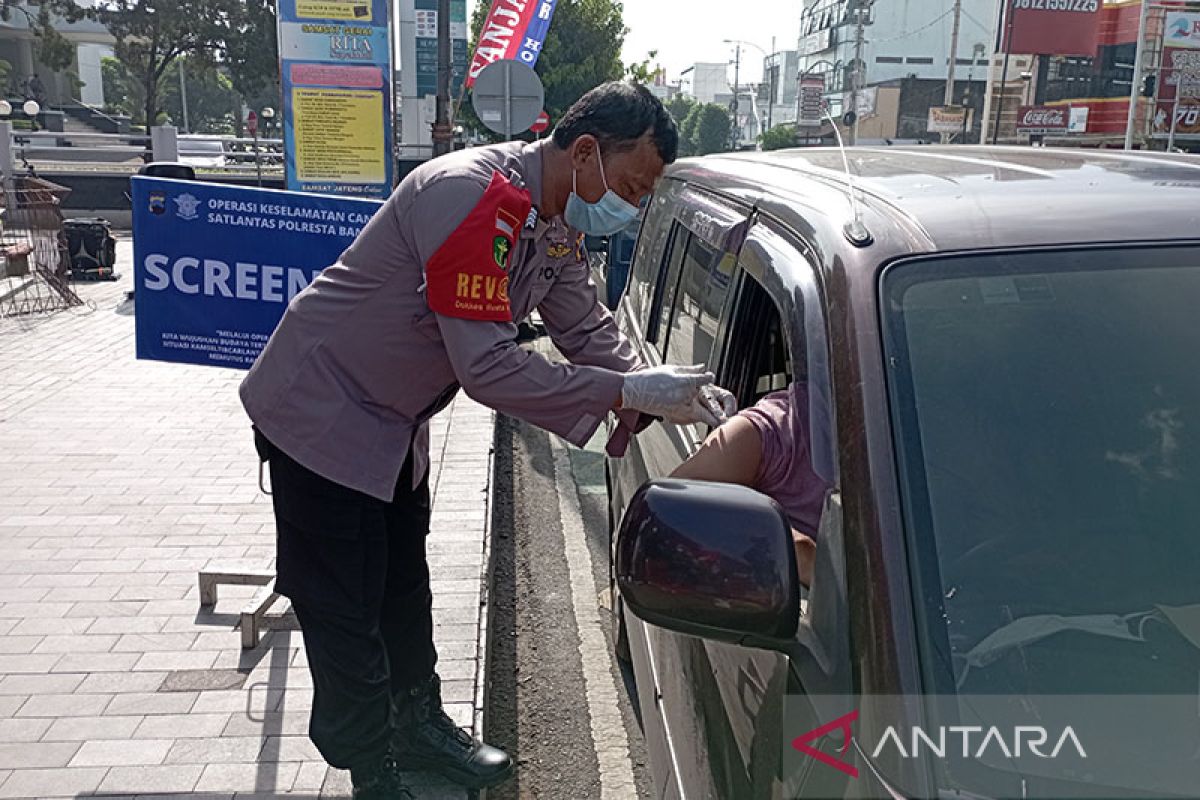 Polresta Banyumas berikan vaksinasi COVID-19 kepada masyarakat secara lantatur