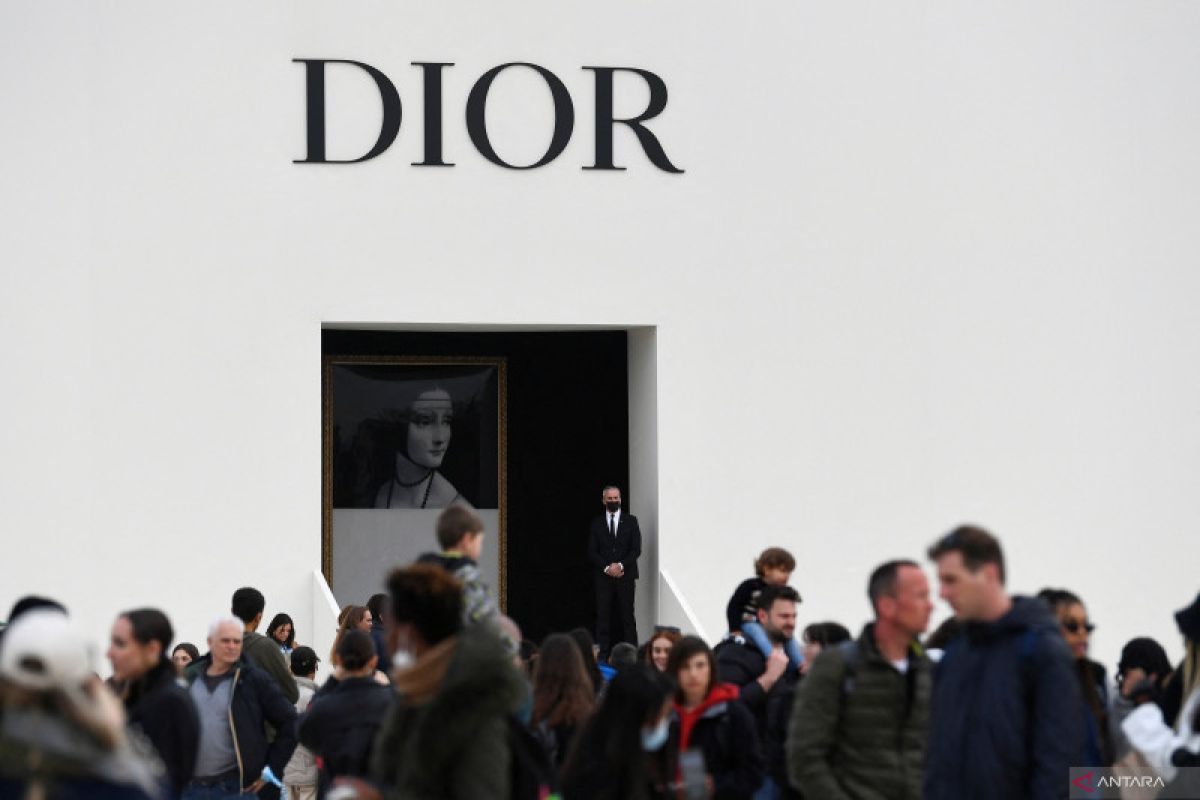 Dior usung tema "survival", bawa koleksi klasik ke Pekan Mode Paris