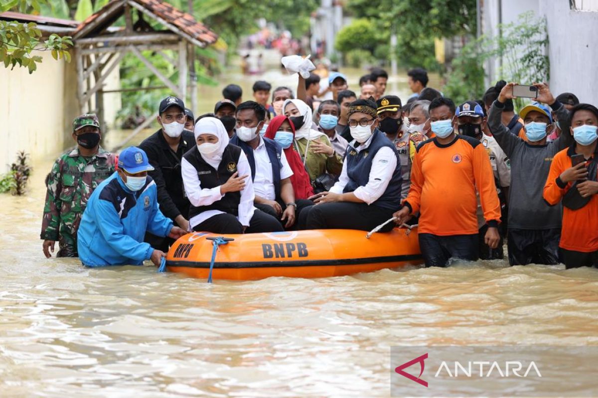 Gubernur Jatim tinjau lokasi banjir di Pamekasan