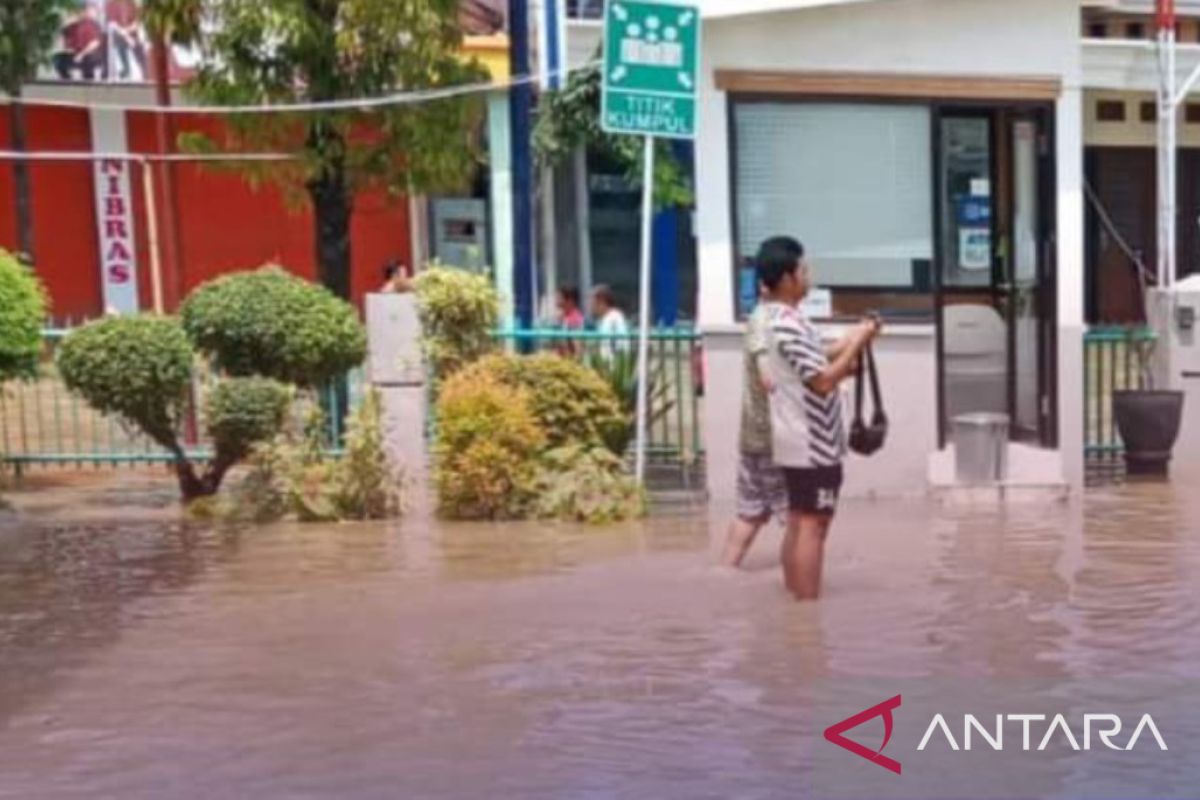 Kota Sampang Jawa Timur dilanda banjir