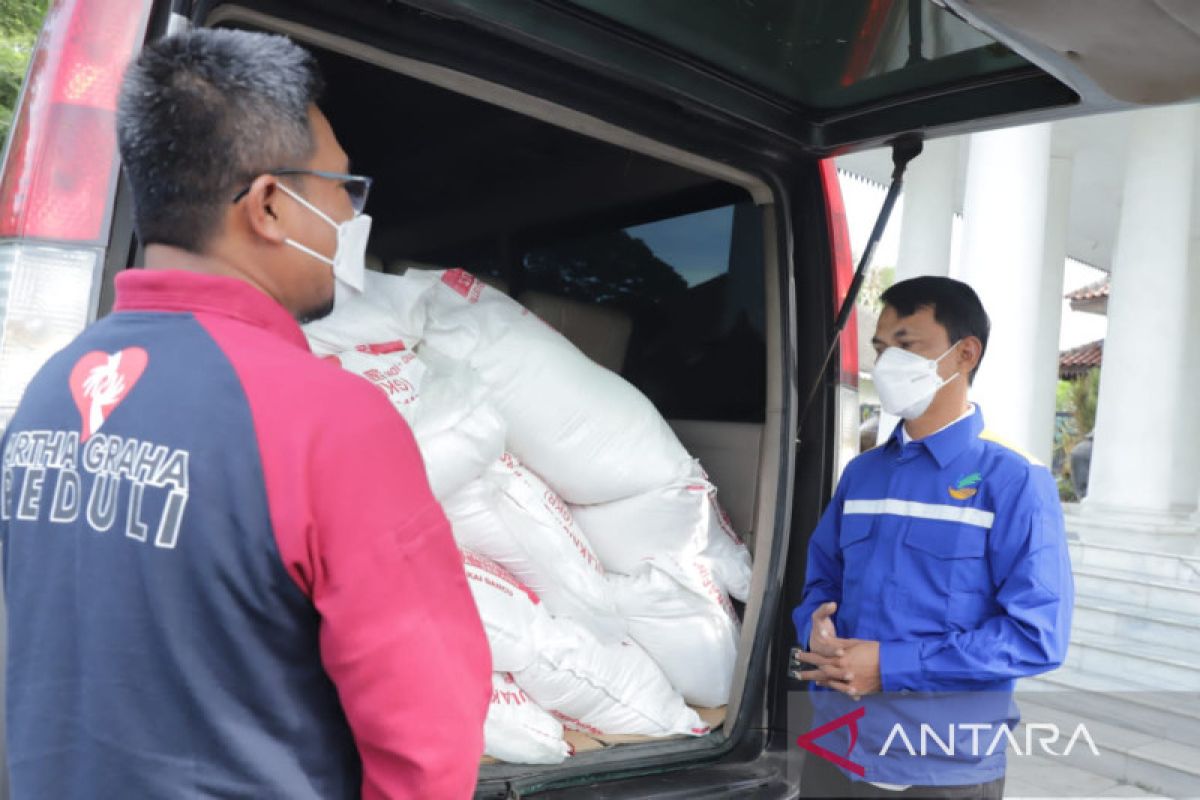Satu ton gula pasir siap dikirim untuk korban banjir di Kabupaten Serang