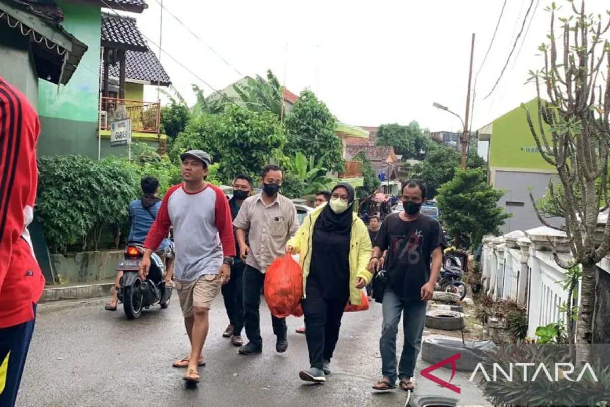 Kader Golkar Banten Turun Bantu Korban Bencana Banjir