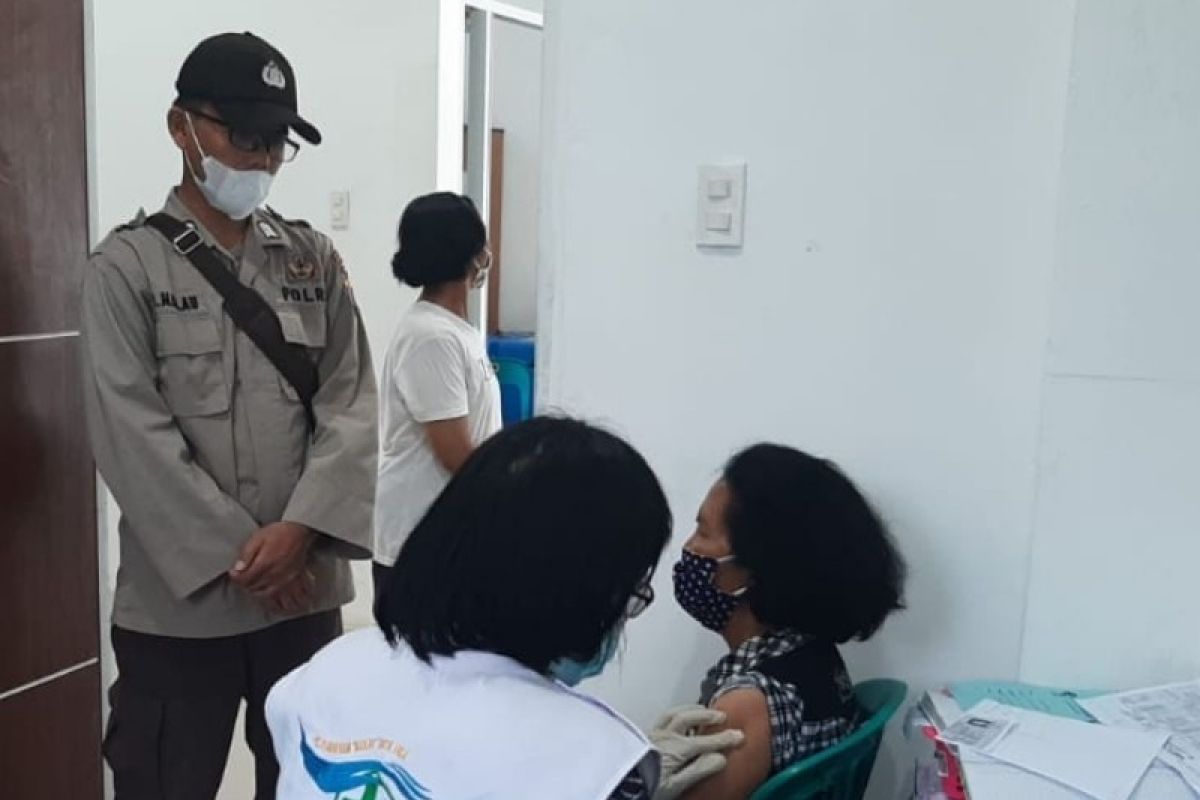 Polres Simalungun buka gerai vaksin bagi penerima BST di Kantor Pos