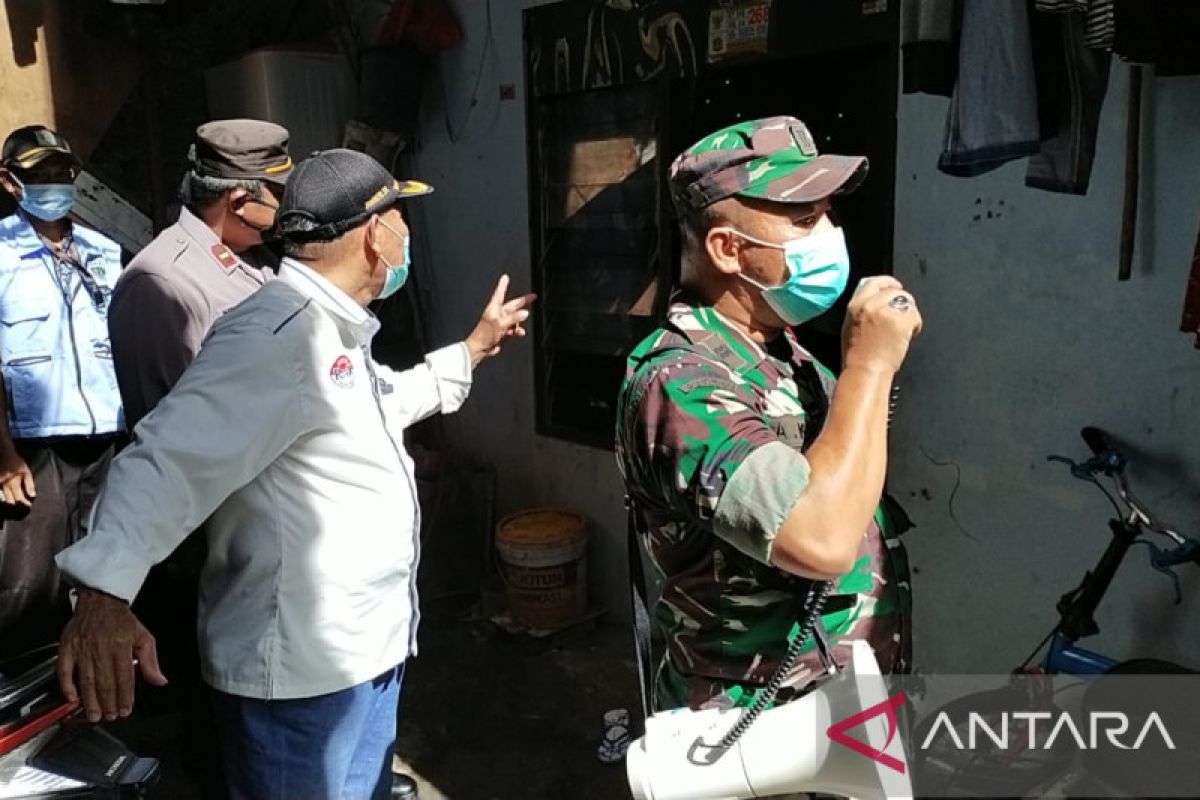 Polisi gelar layanan jemput bola vaksinasi  COVID-19 di Kebon Jeruk