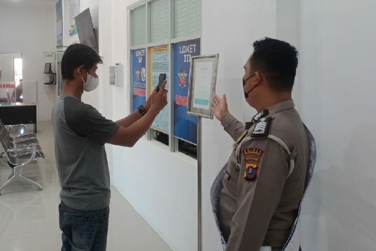 Pemohon SIM di Polres Batubara disarankan scan QR code aplikasi Peduli Lindungi