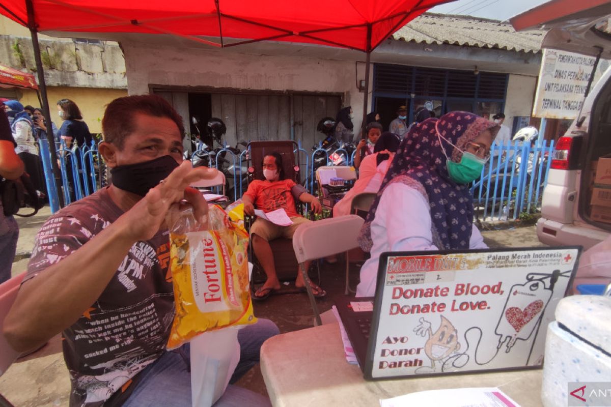 Donor darah di Palembang  berhadiah minyak goreng