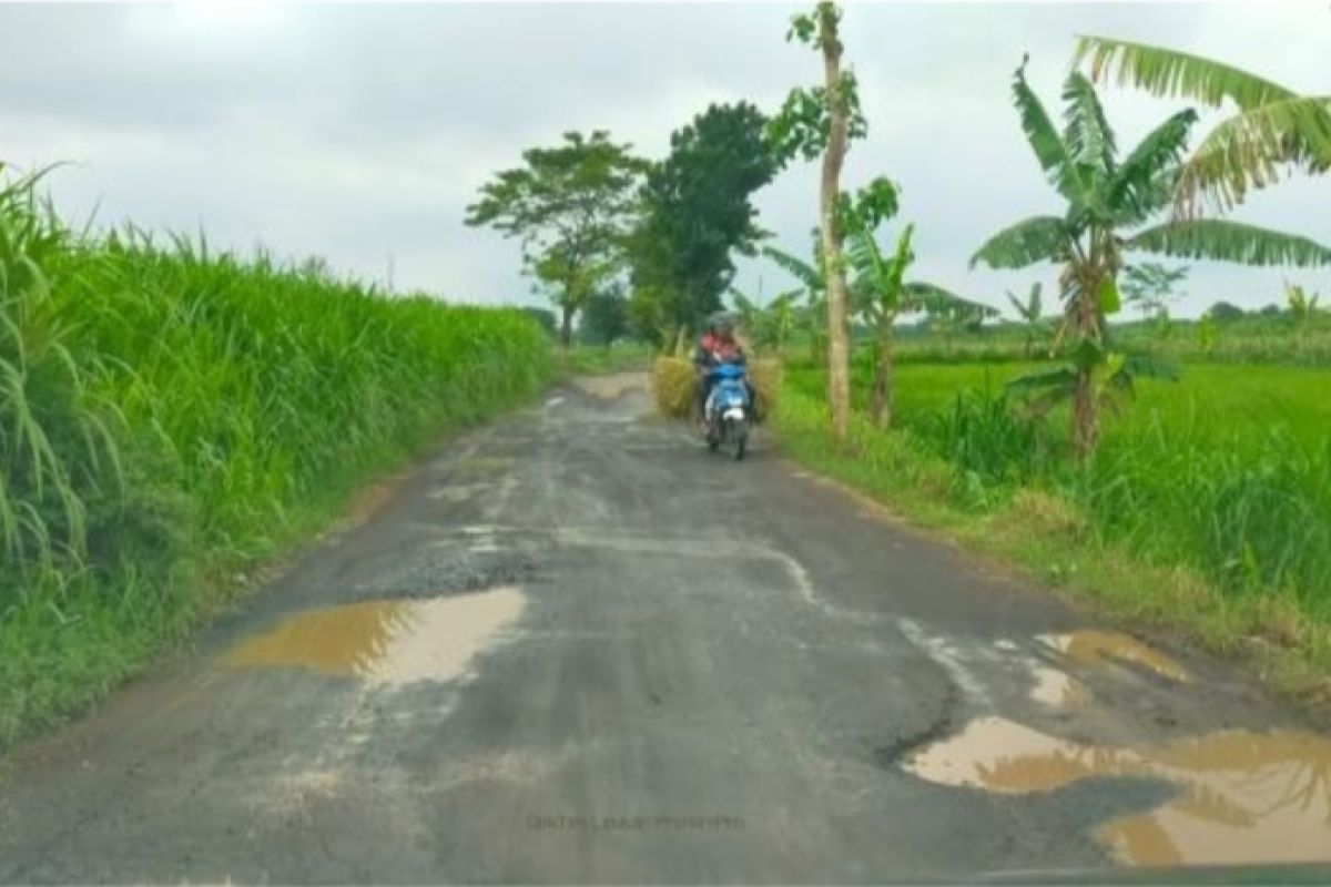 Pemkab Pasuruan alokasikan anggaran Rp57 miliar untuk perbaikan jalan rusak