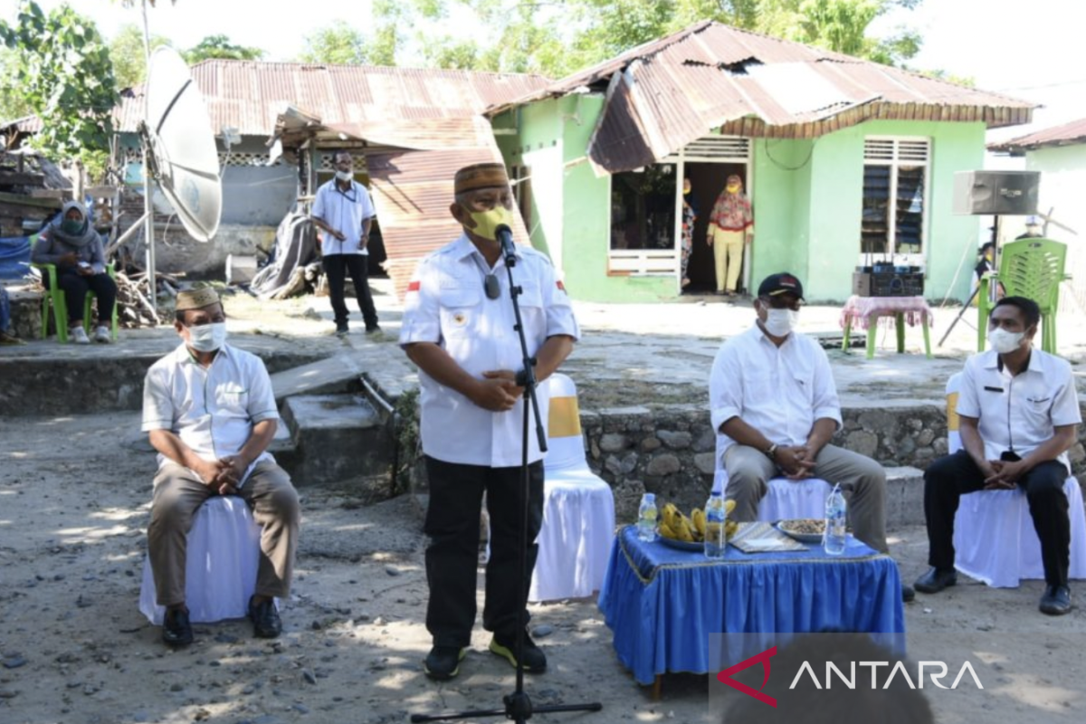 Gubernur Gorontalo bantu korban puting beliung