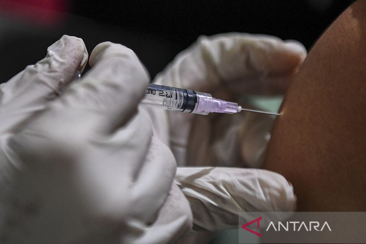 Peran vaksinasi dalam dua tahun pandemi