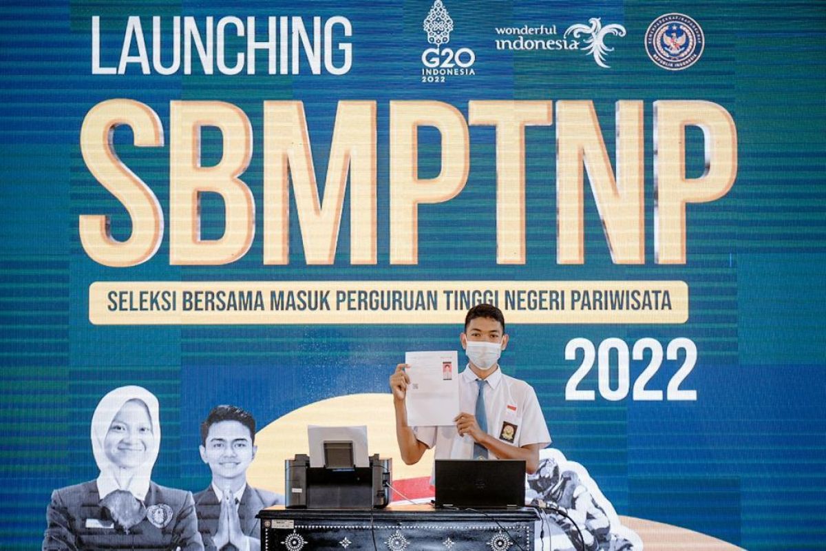 Kemenparekraf buka peluncuran seleksi bersama PTNP 2022 di Poltekpar Lombok