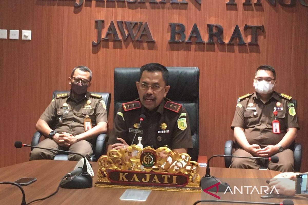 Kajati Jabar minta warga tak takut laporkan korupsi seperti Nurhayati