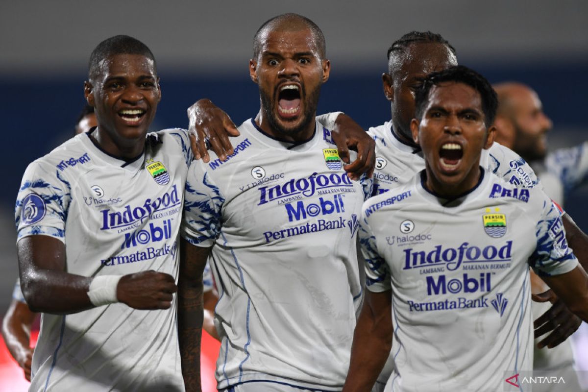 Liga 1 Indonesia - Persib Bandung kalahkan Persiraja 3-1 meski laga sempat ditunda