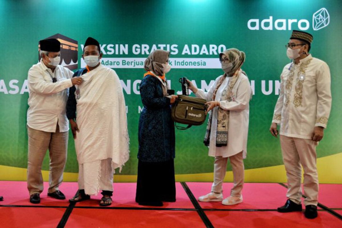 Ihram cloth handover marks the release of Adaro's free umrah pilgrims