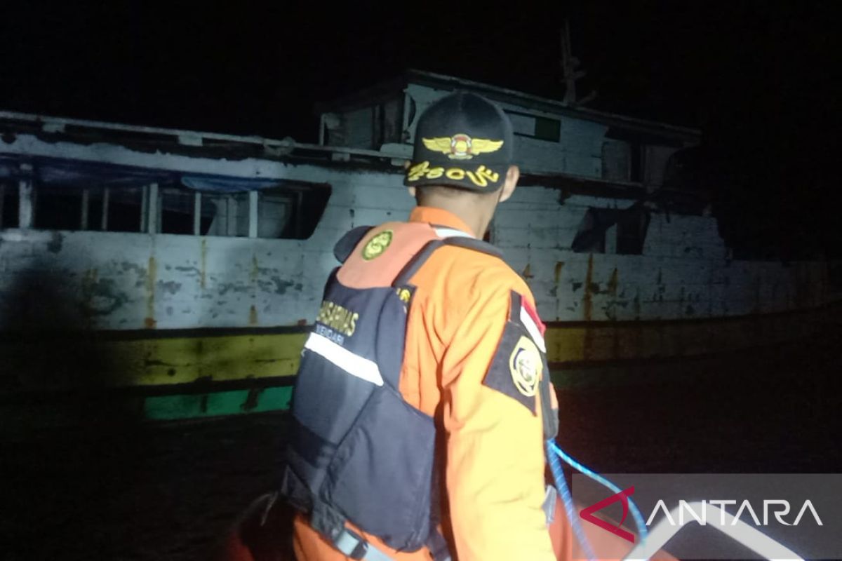 Basarnas Kendari  mengevakuasi kru kapal nelayan alami kerusakan mesin