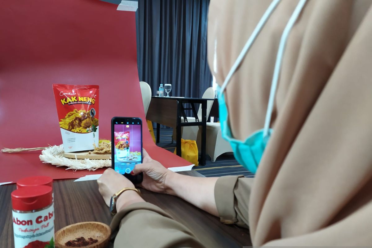 Kemenparekraf latih pelaku ekonomi kreatif Aceh kuasai fotografi produk