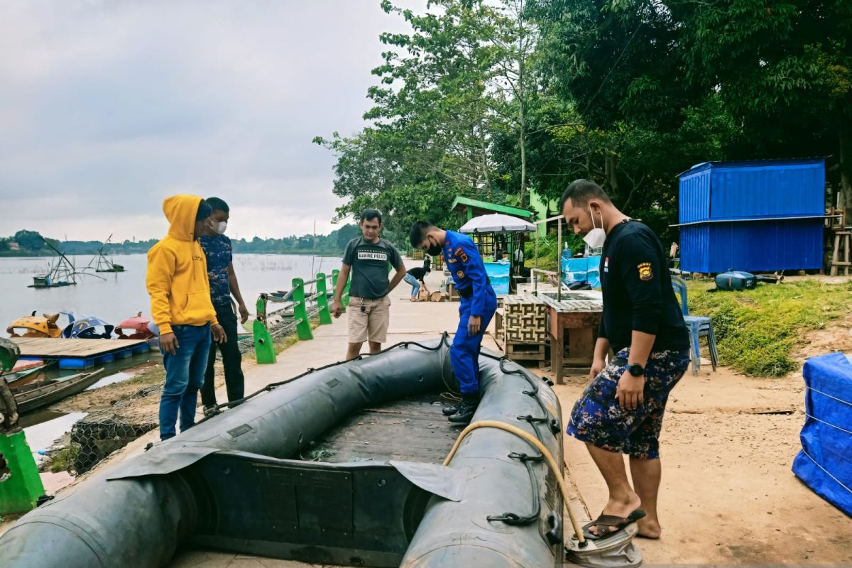 Polairud Jambi siagakan perahu karet di obyek wisata Danau Sipin