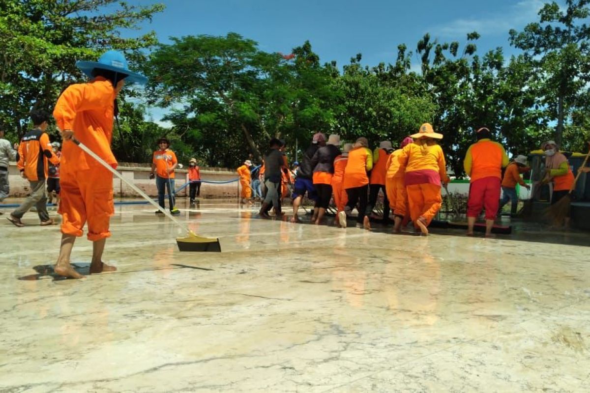 Pemprov Banten turunkan tim bersihkan bekas banjir di kawasan Banten Lama