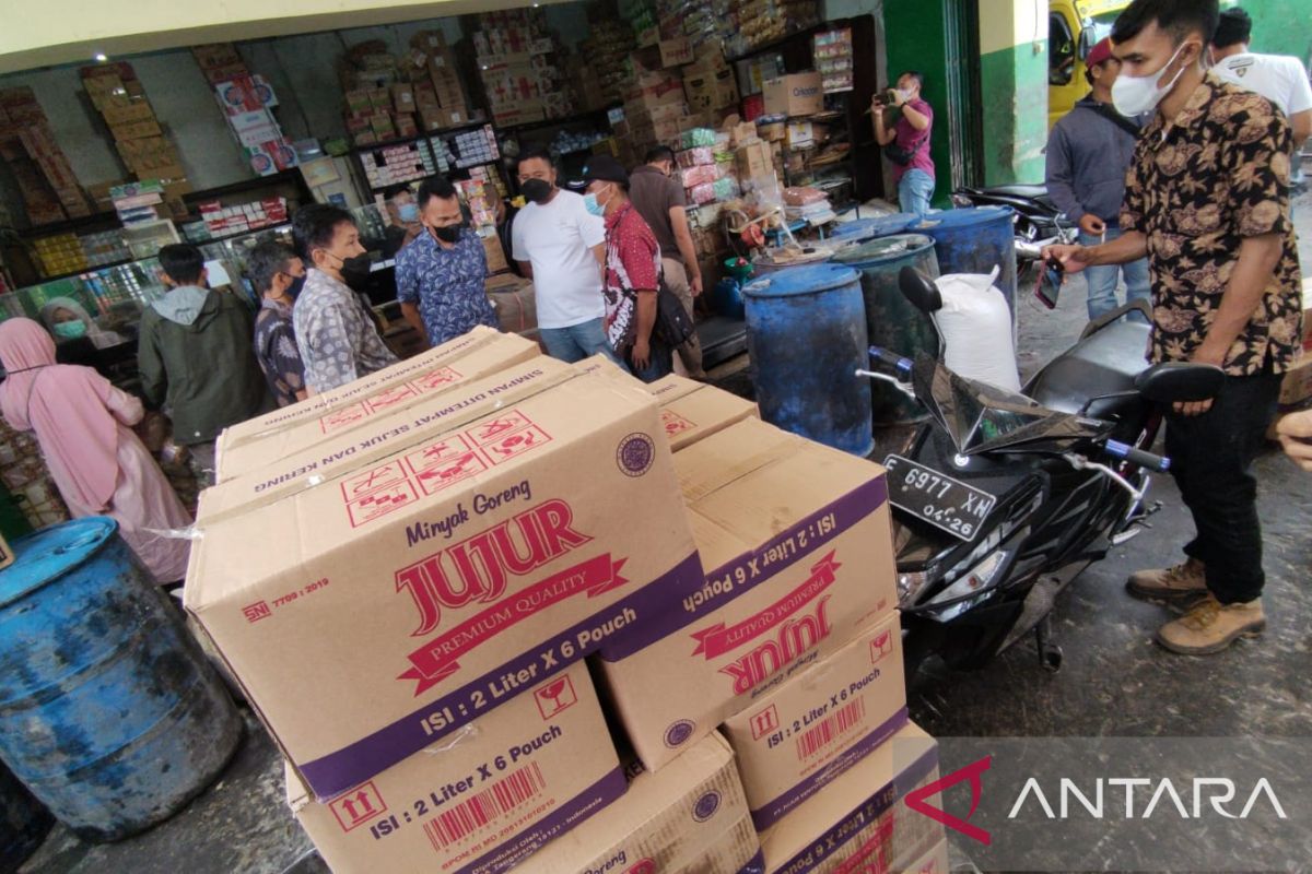 Diskoperindag pastikan stok minyak goreng di Cianjur aman hingga Lebaran
