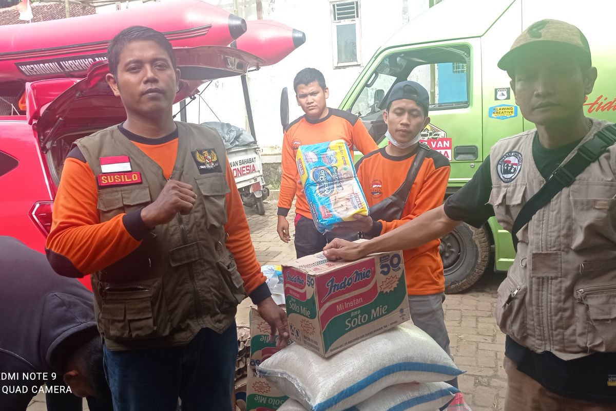 Korban tanah bergerak di Lebak dibantu Relawan Sahabat Indonesia