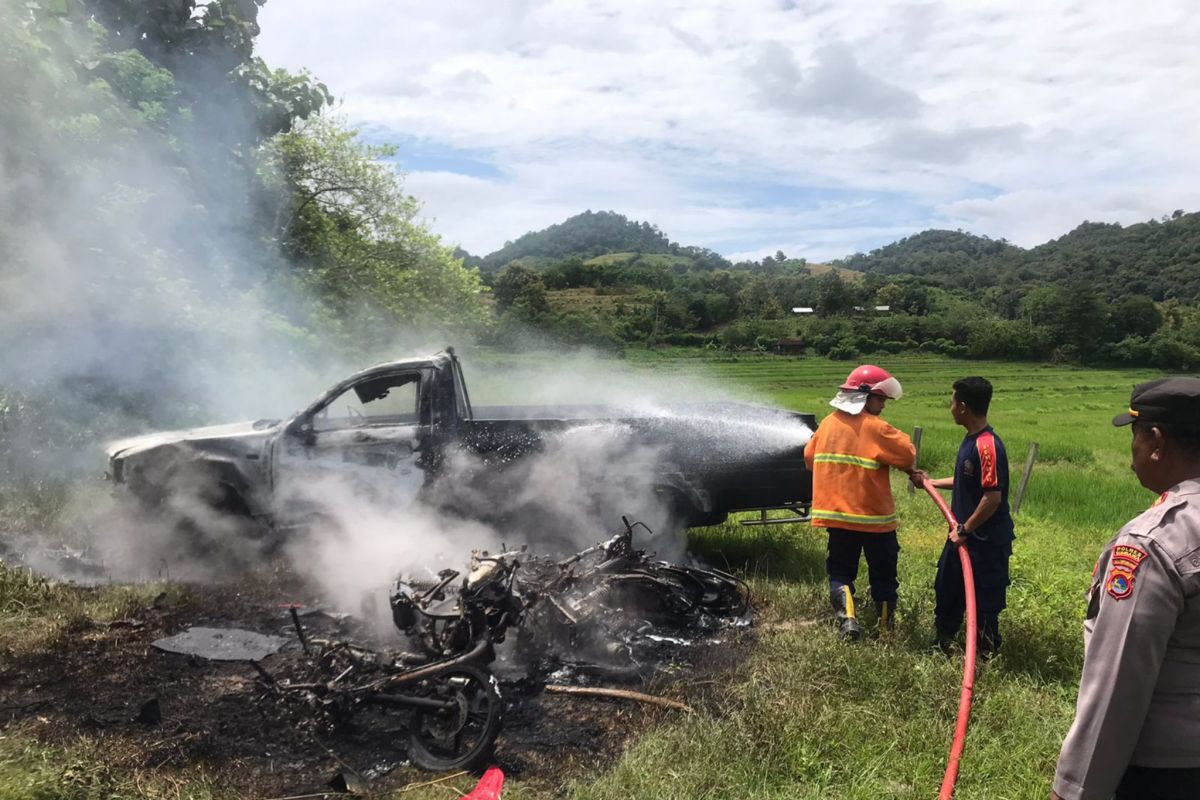 Kesal pengendara motor tewas, mobil penabrak dibakar warga Lenangguar Sumbawa