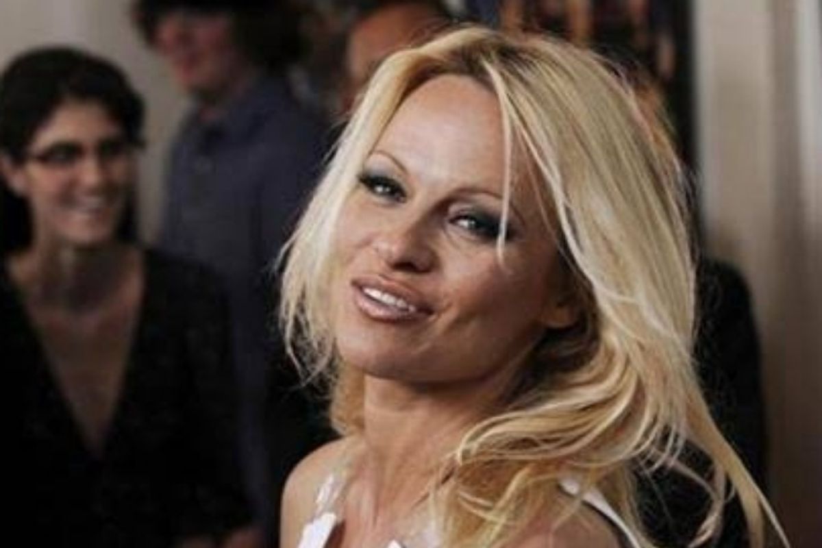 Film dokumenter Pamela Anderson akan digarap Netflix