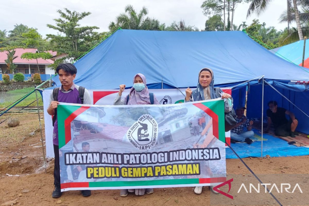 Ikatan Ahli Patologi Indonesia Padang berikan layanan kesehatan bagi korban gempa