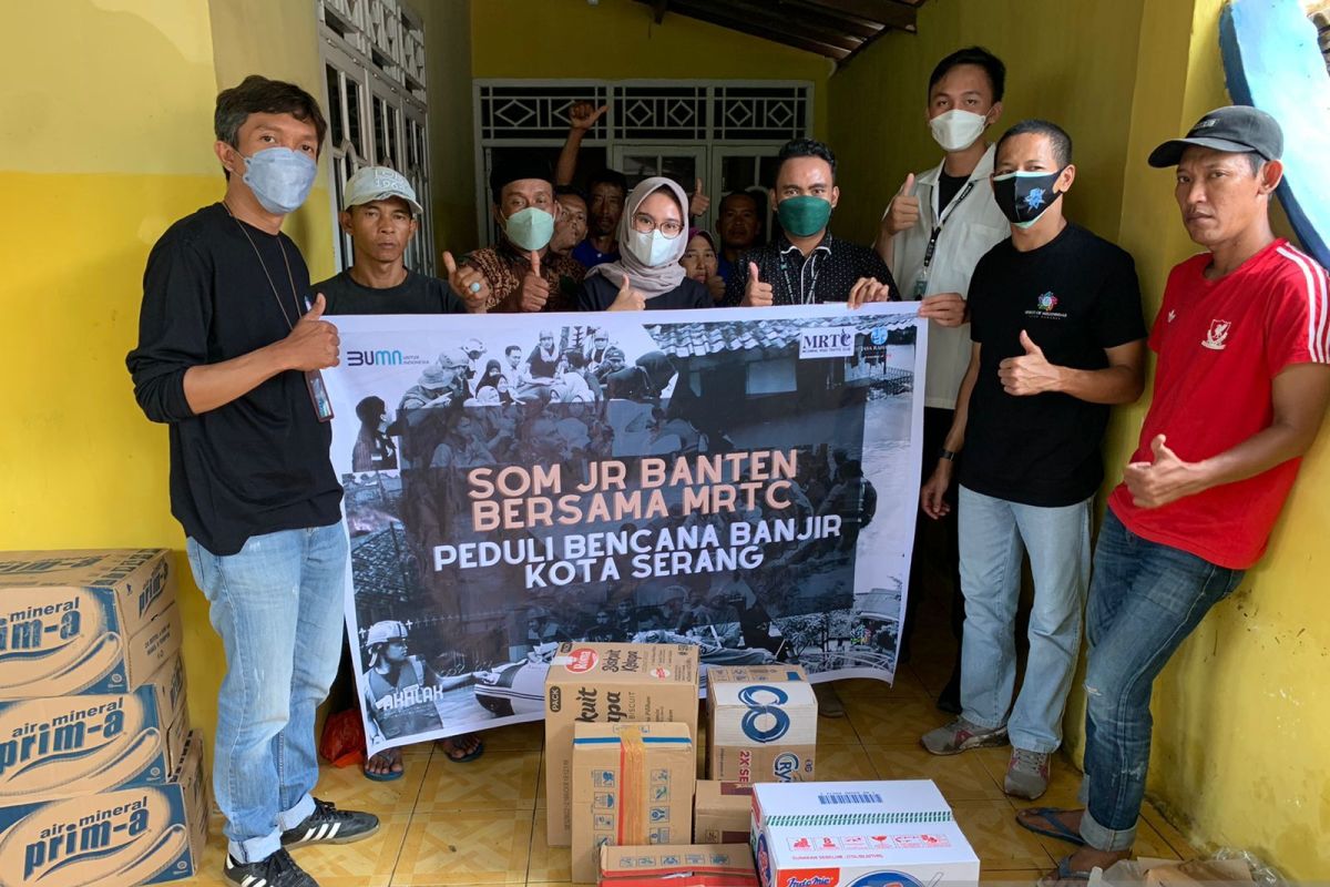 Spirit Of Millenials (SOM) PT Jasa Raharja Cabang Banten berbagi untuk korban banjir Kota Serang