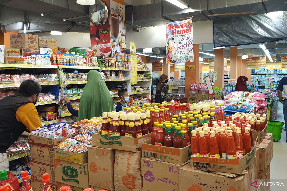 Warga Palembang diminta beli minyak  goreng secukupnya