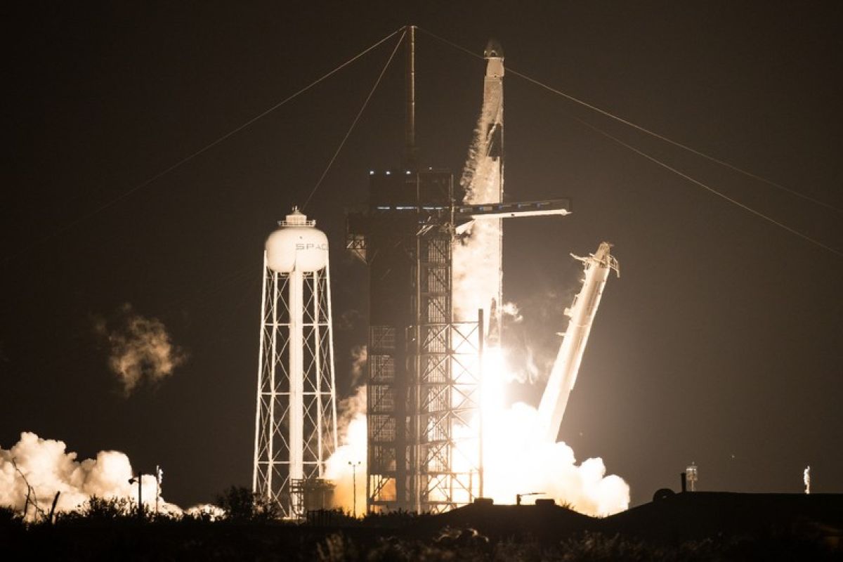 SpaceX luncurkan 47 satelit internet Starlink ke luar angkasa