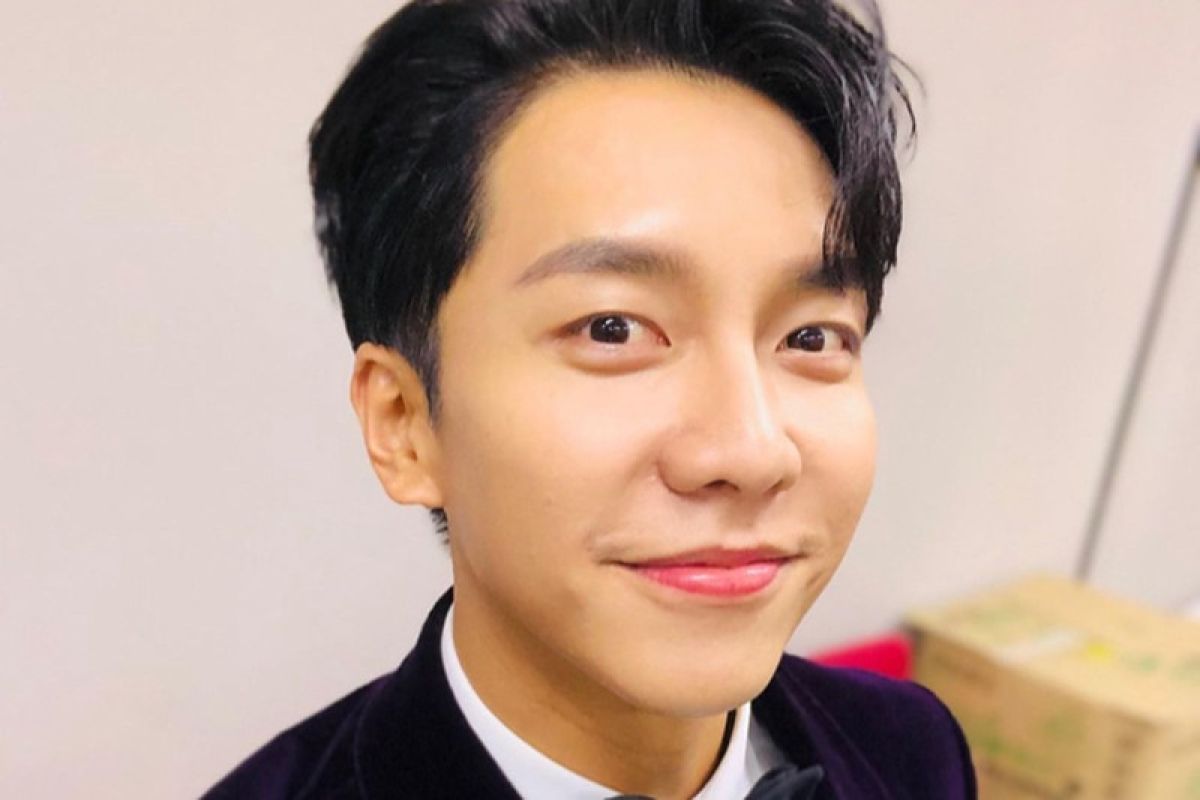 Lee Seung Gi dapatkan penghargaan "Wajib Pajak Teladan"