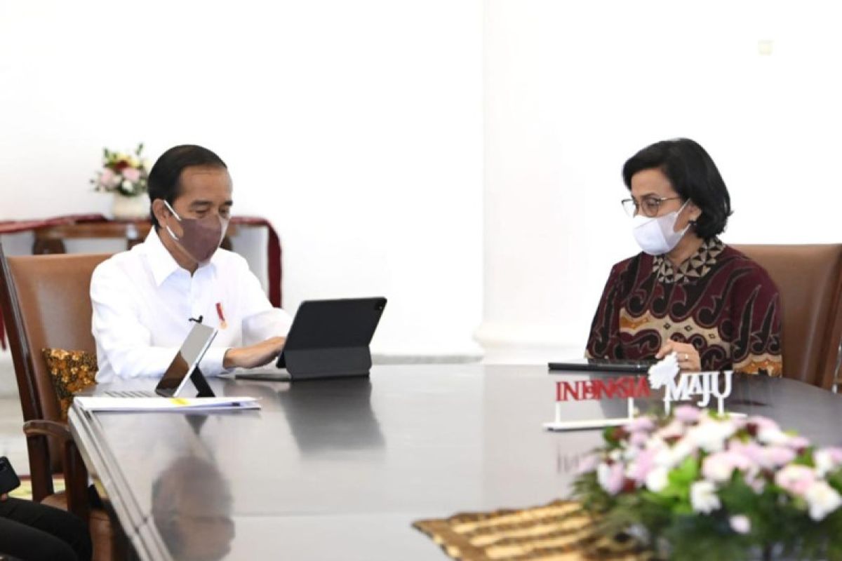 Presiden Jokowi melaporkan SPT Pajak Tahun 2021 melalui "e-filing"