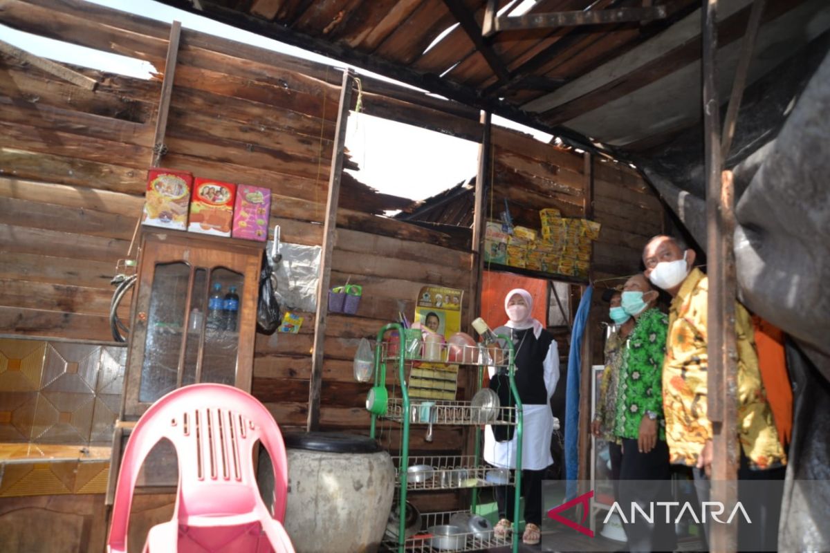 Bupati bantu korban puting beliung Kecamatan Mekarsari dan Tabunganen